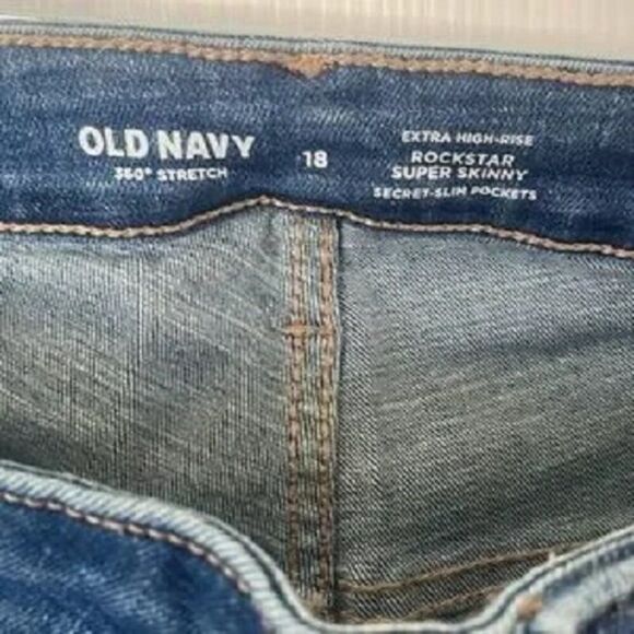 Old Navy Extra High Rise Rockstar Super Skinny Jeans Secret Slim Pockets 18 NWT - Picture 4 of 4
